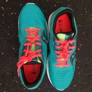 Saucony Kinvara 11
W9
Brand new